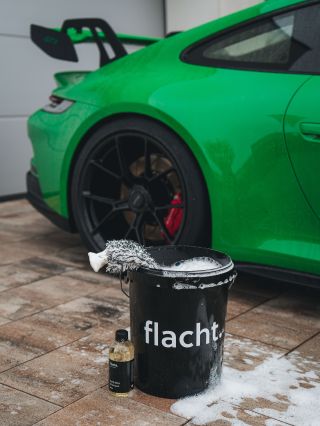 Gold Mica Shampoo – pH neutrální a šetrný ke všem povrchům i ochranám. #flacht #driveclean #porsche #porschegt3 #gt3