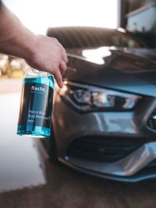 Po tisíci kilometrech směrem k Jadranu se auto stává živým deníkem - jen místo zápisků je to mrtvý hmyz na předku. 🦟 Ale...